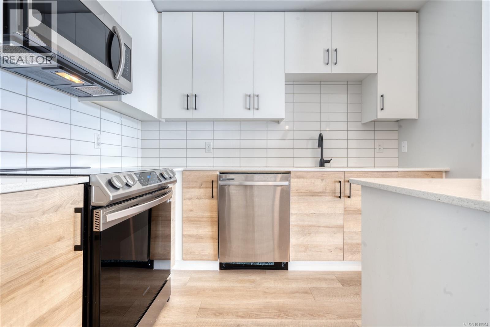 301 2469 Gateway Road, Langford