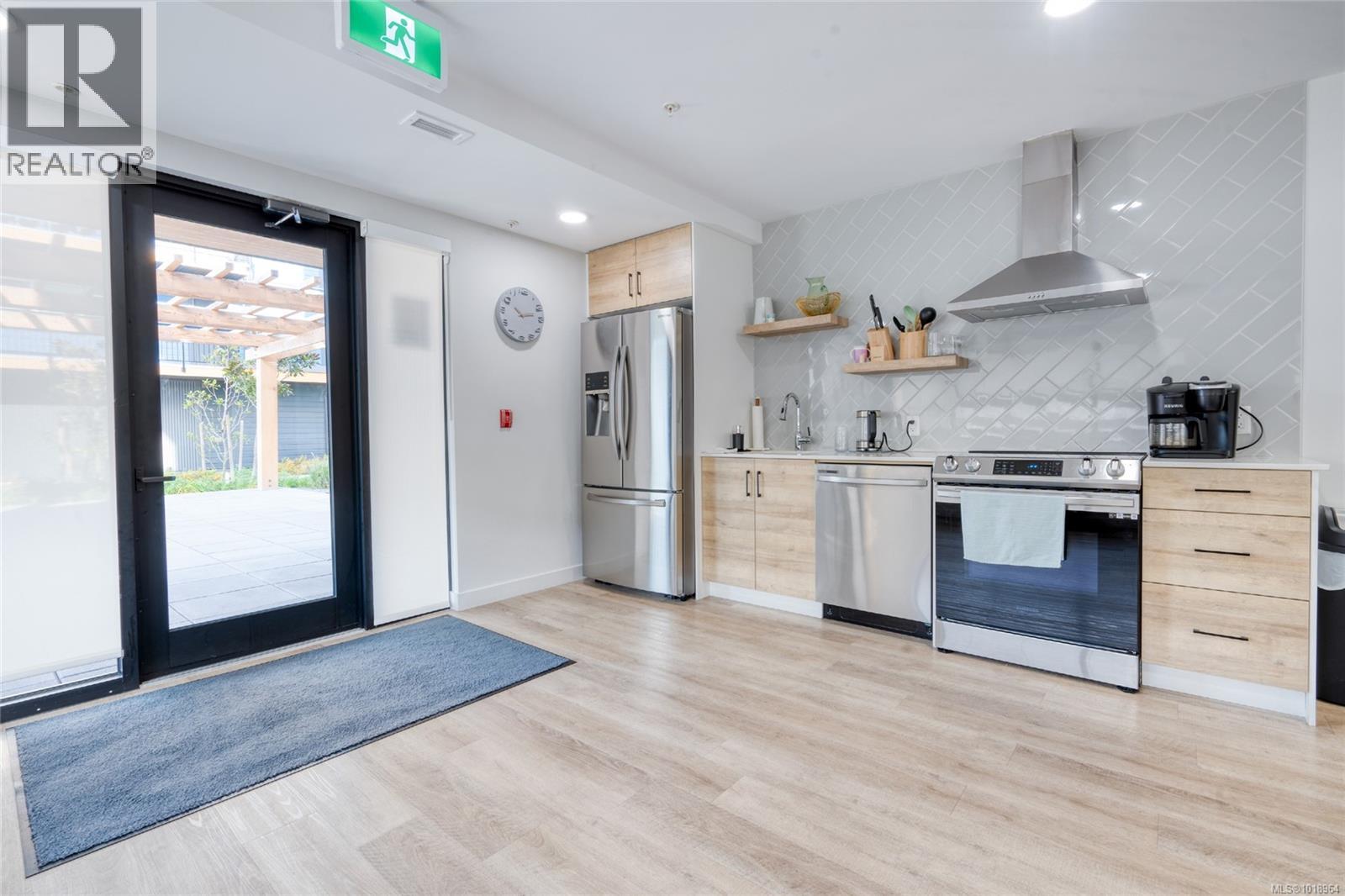 301 2469 Gateway Road, Langford