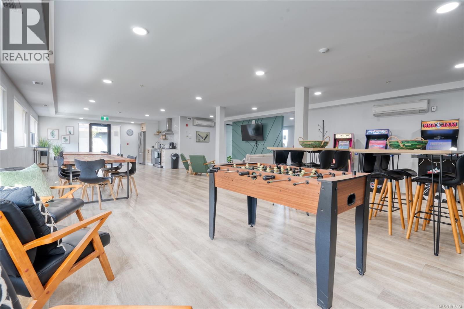 301 2469 Gateway Road, Langford