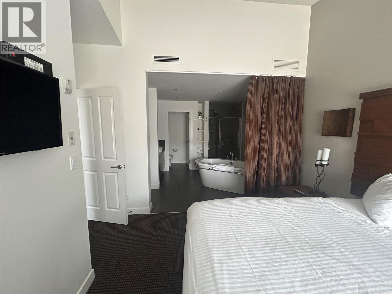 #413 400 STEMWINDER DRIVE - 17