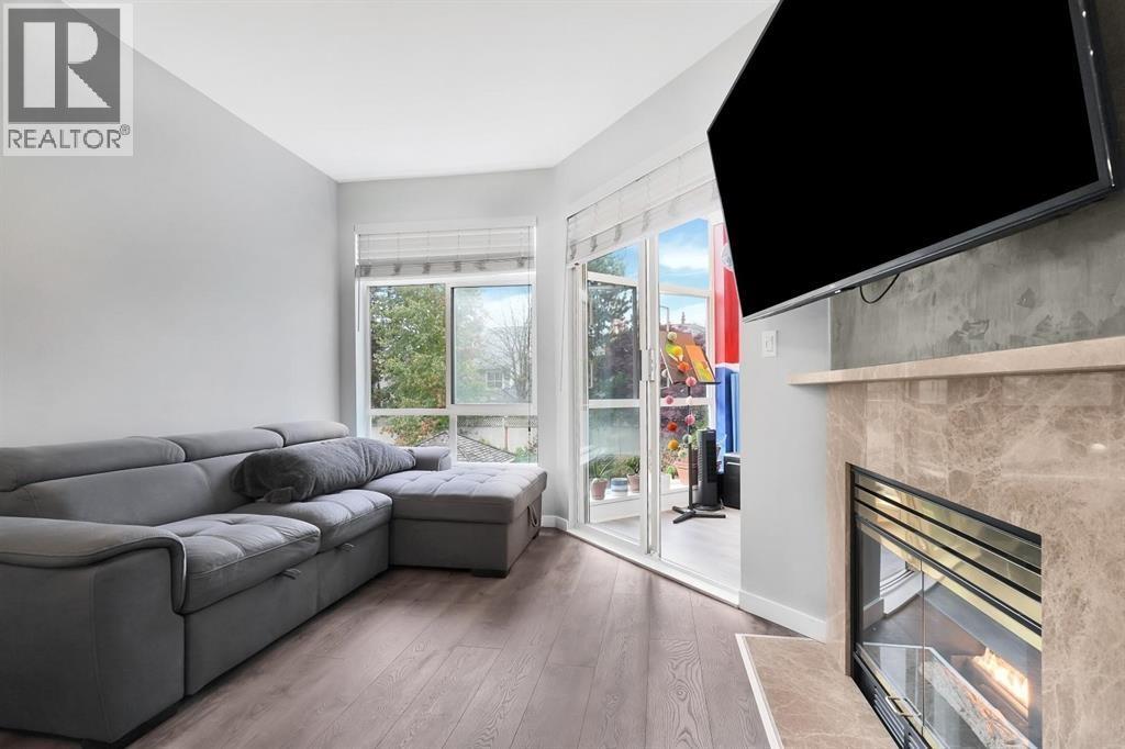 306 630 ROCHE POINT DRIVE, North Vancouver