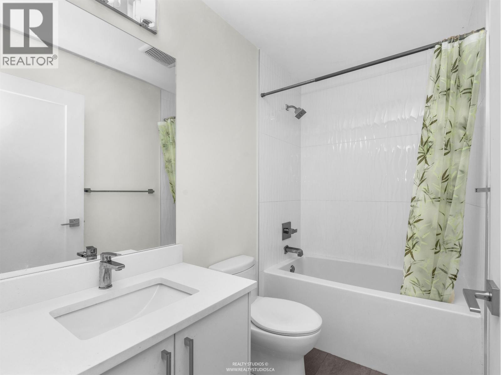 63 843 EWEN AVENUE, New Westminster