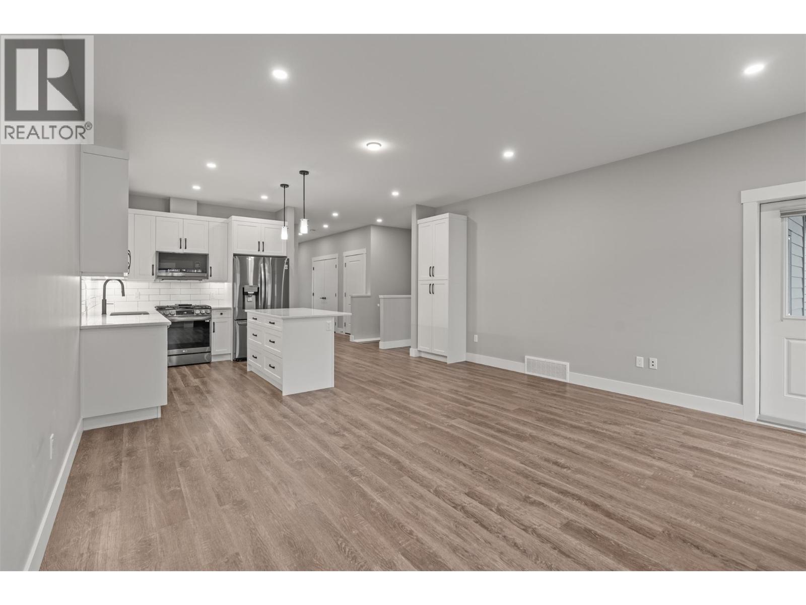 32 2810 15 Avenue Northeast, Salmon Arm