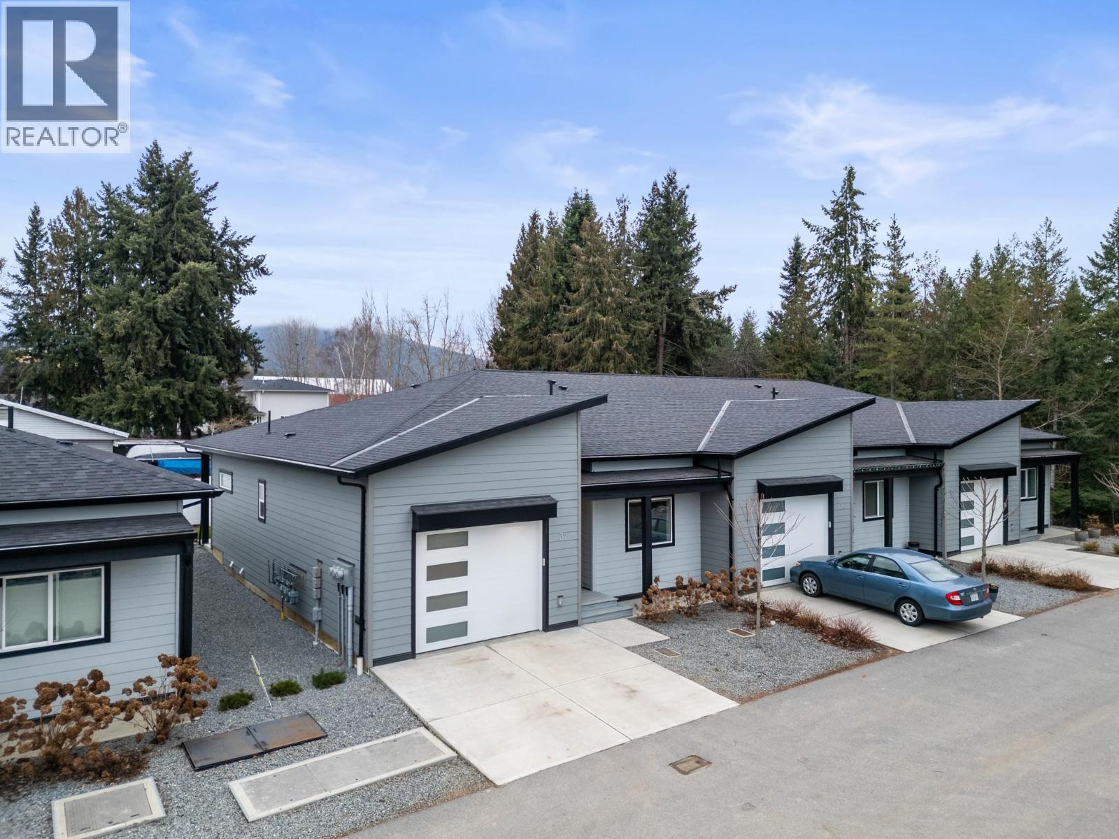 32 2810 15 Avenue Northeast, Salmon Arm