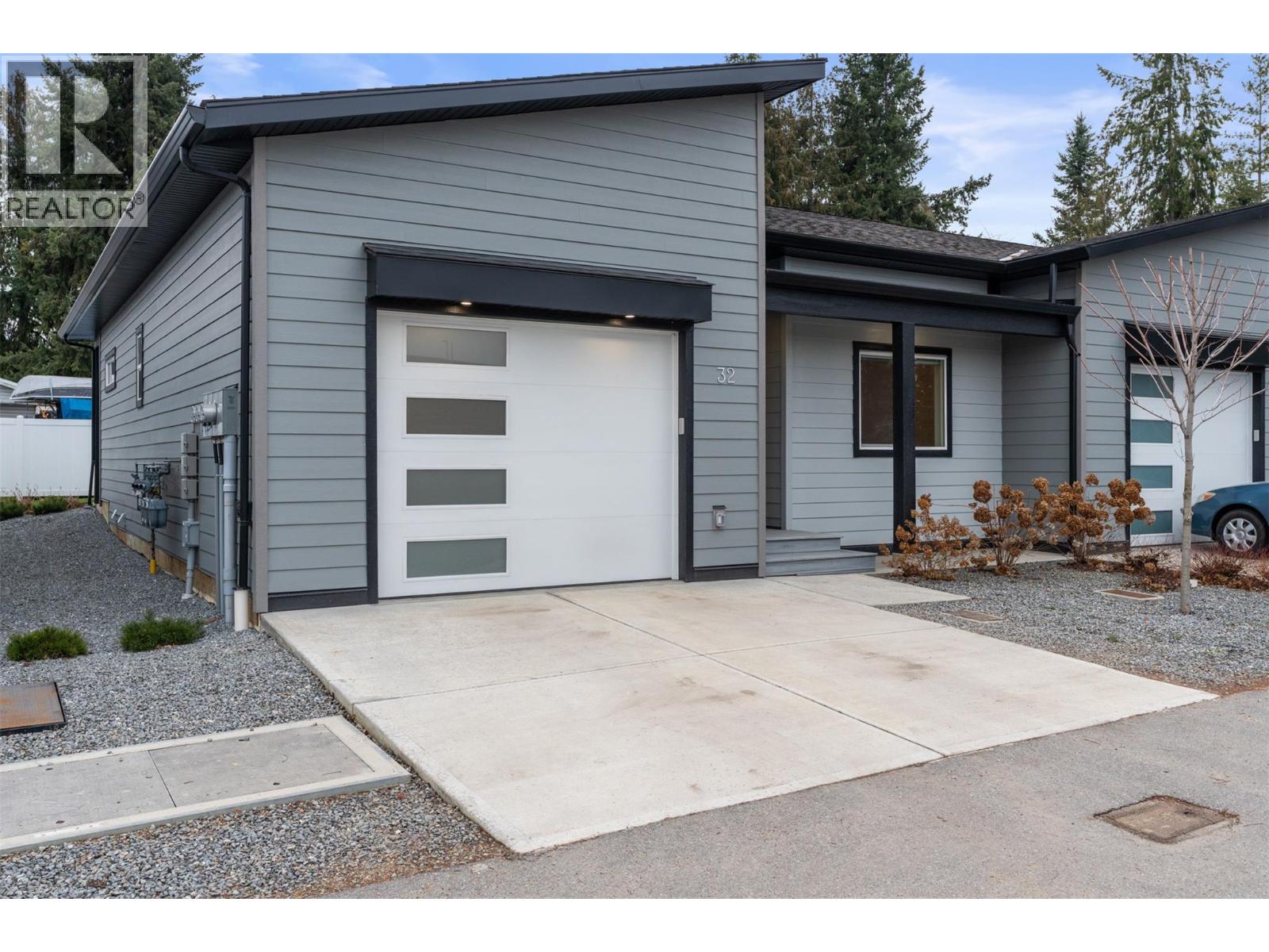32 2810 15 Avenue Northeast, Salmon Arm