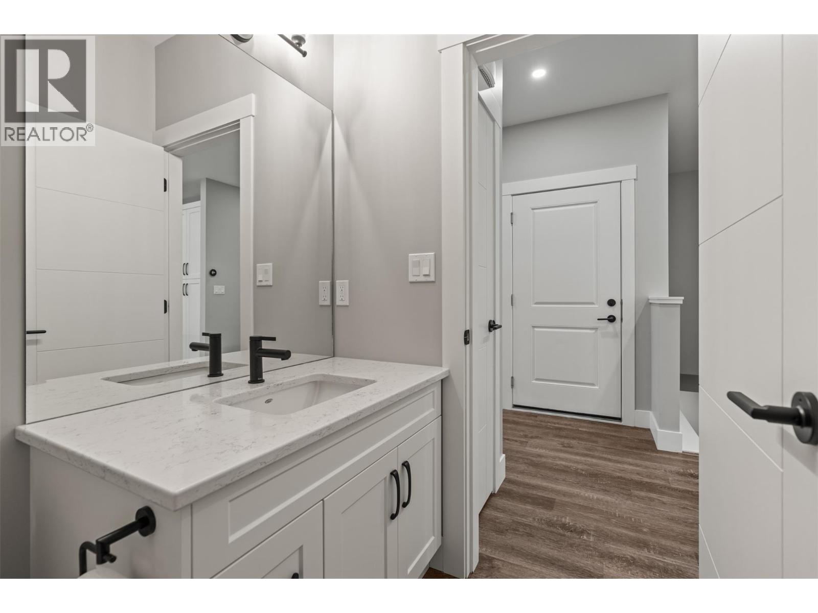 32 2810 15 Avenue Northeast, Salmon Arm