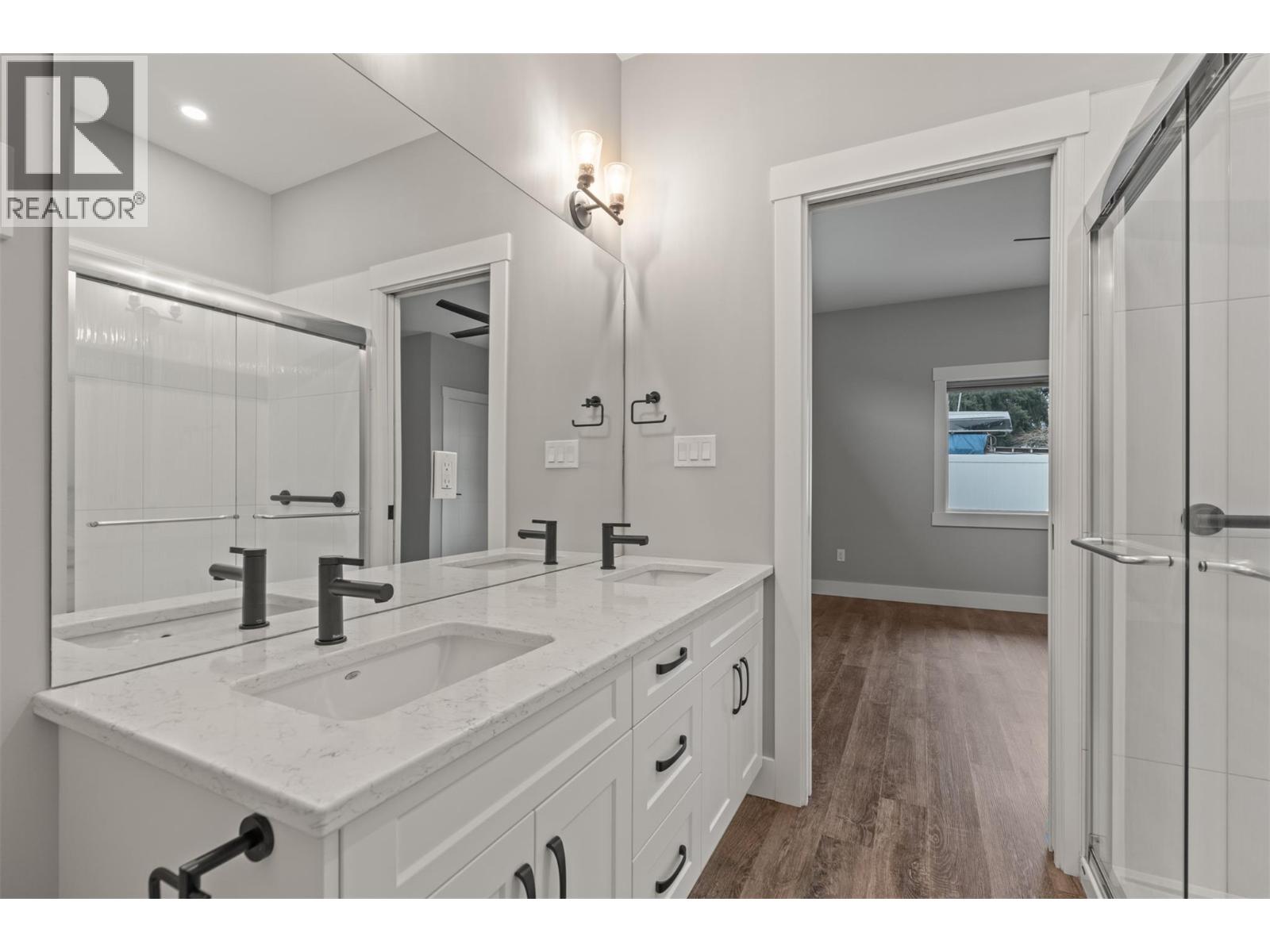 32 2810 15 Avenue Northeast, Salmon Arm