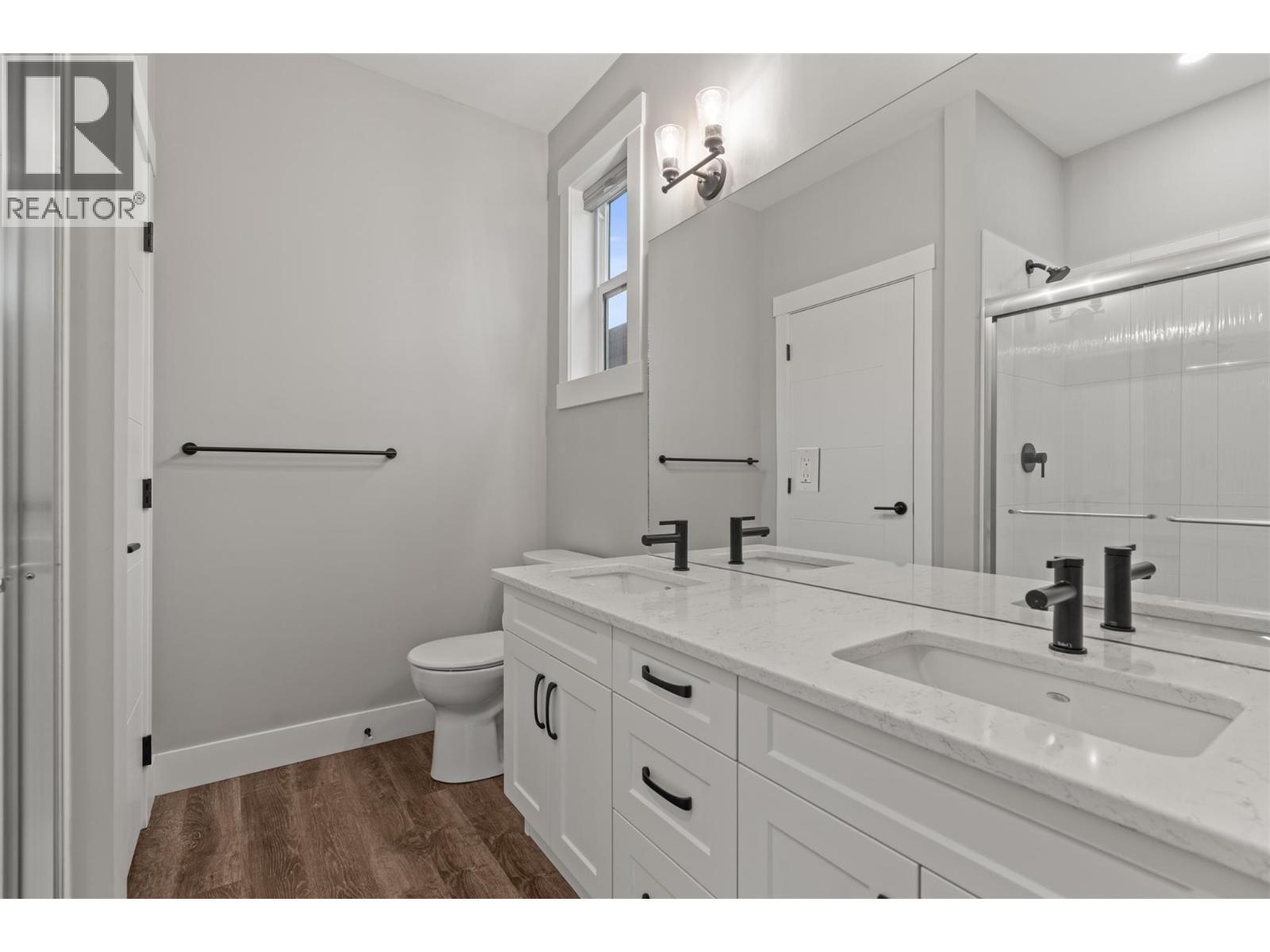 32 2810 15 Avenue Northeast, Salmon Arm