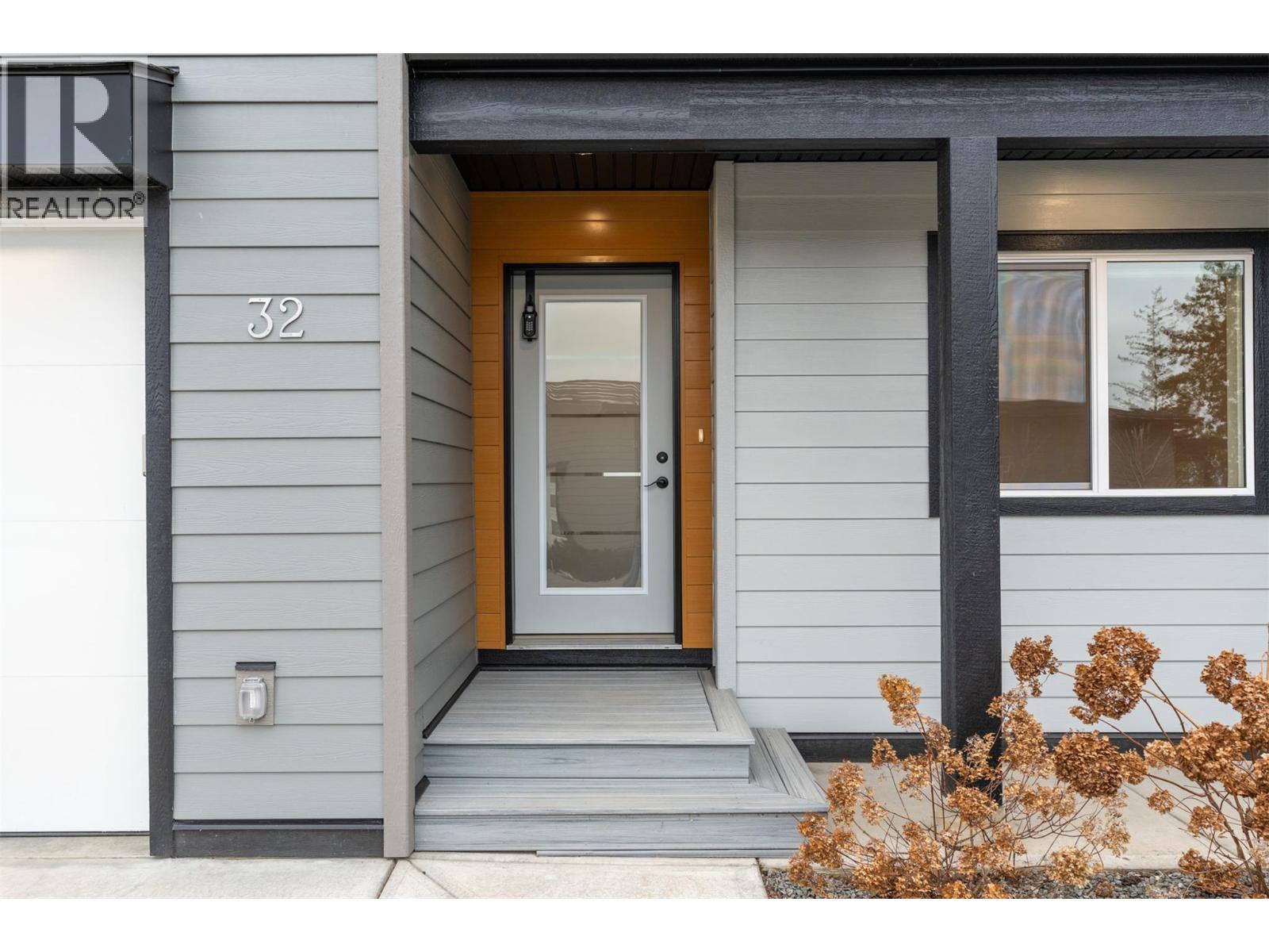 32 2810 15 Avenue Northeast, Salmon Arm