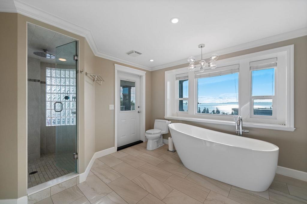 1087 FINLAY STREET, White Rock