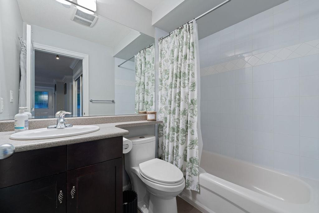 1087 FINLAY STREET, White Rock