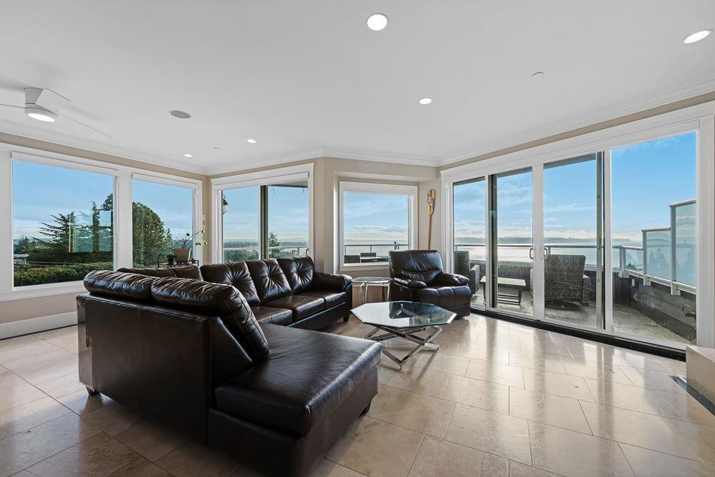 1087 FINLAY STREET, White Rock