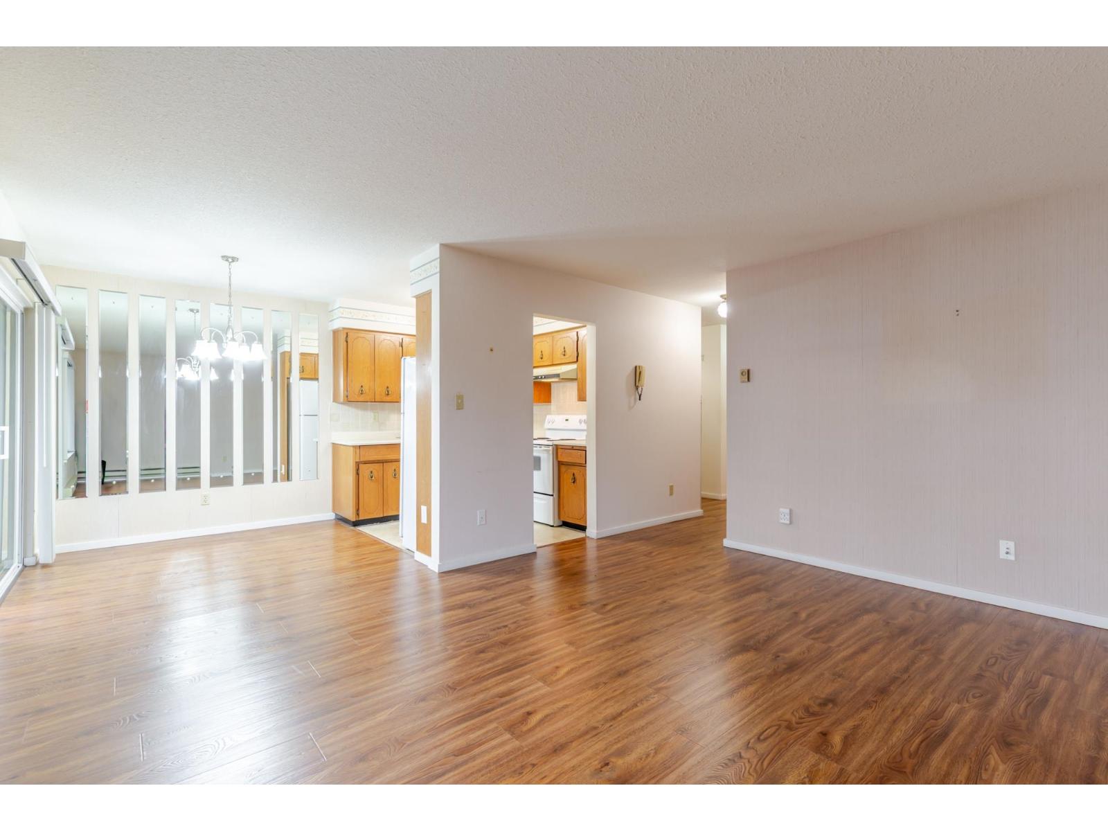 202 2853 BOURQUIN CRESCENT, Abbotsford