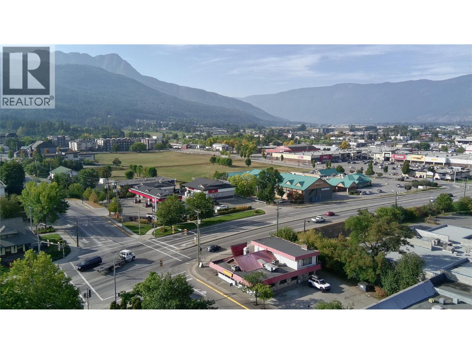  21 & 61 Shuswap Street Northwest, Salmon Arm