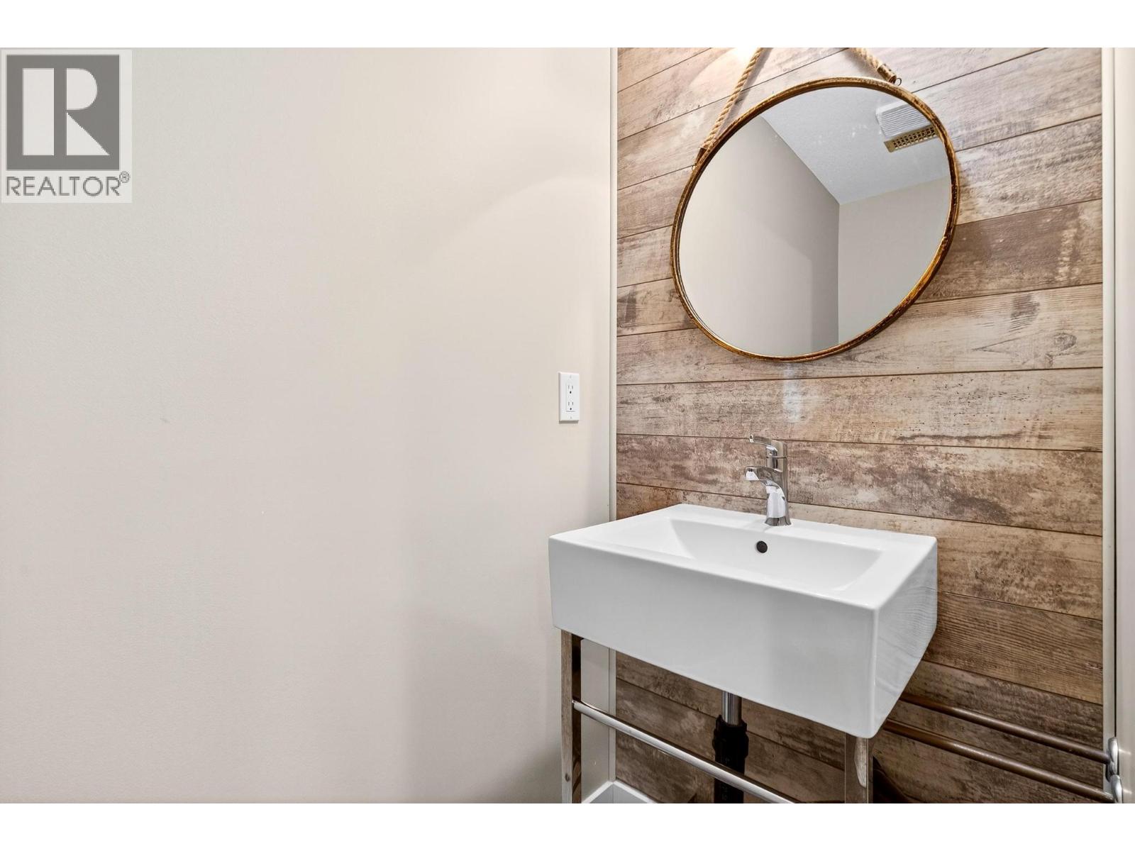  1005 Wintergreen Drive, Kelowna