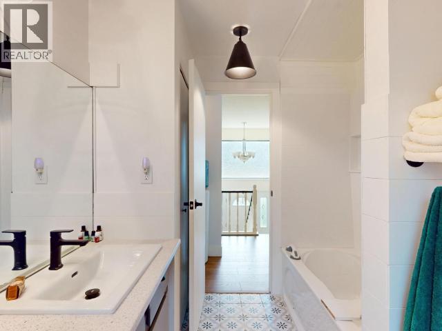 7889 HIGHWAY 101, Powell River