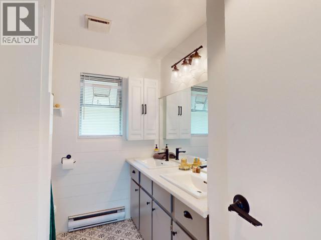 7889 HIGHWAY 101, Powell River