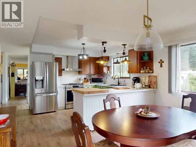 7889 HIGHWAY 101, Powell River