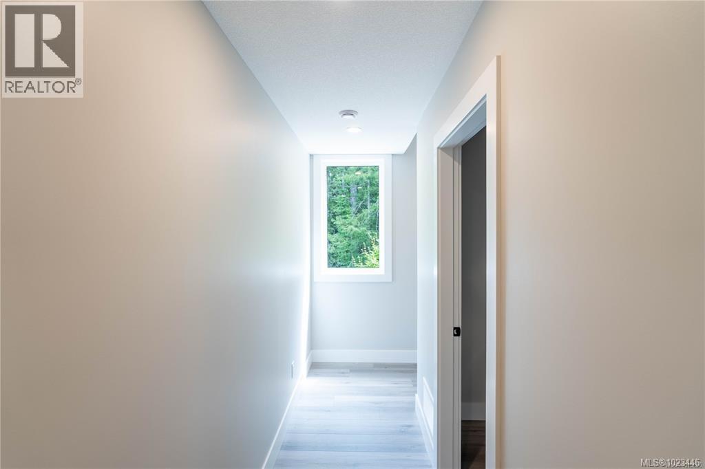 671 Sanderson Rd, Ladysmith