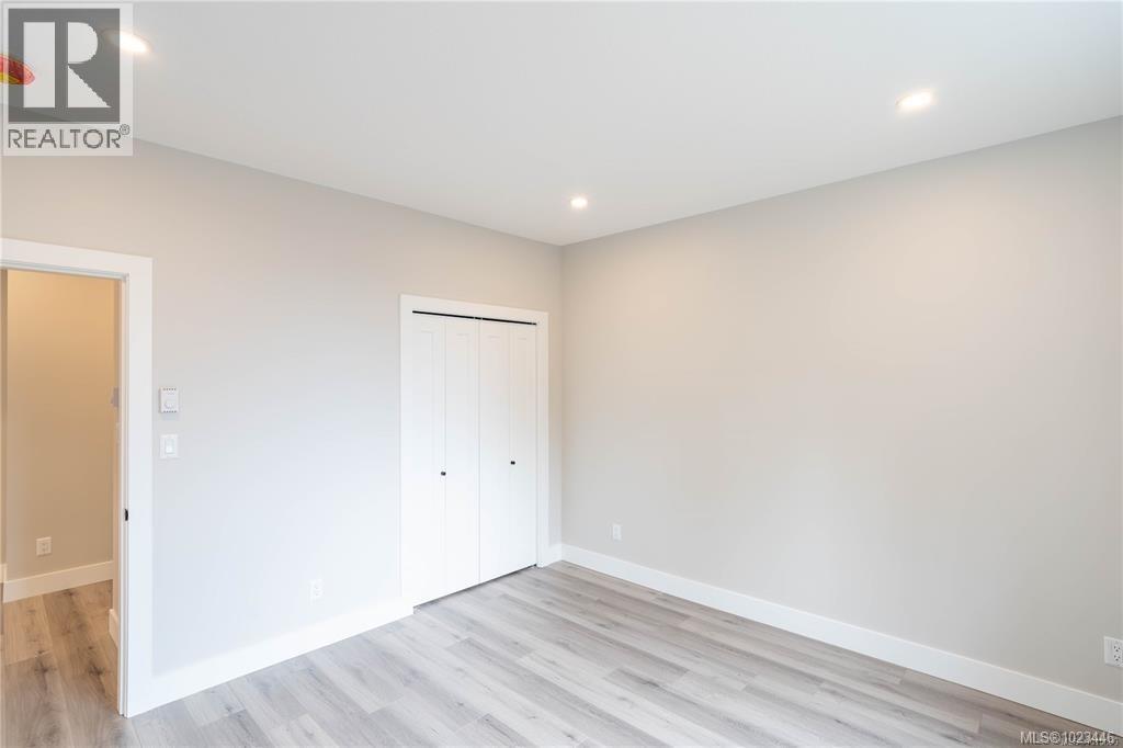 671 Sanderson Rd, Ladysmith