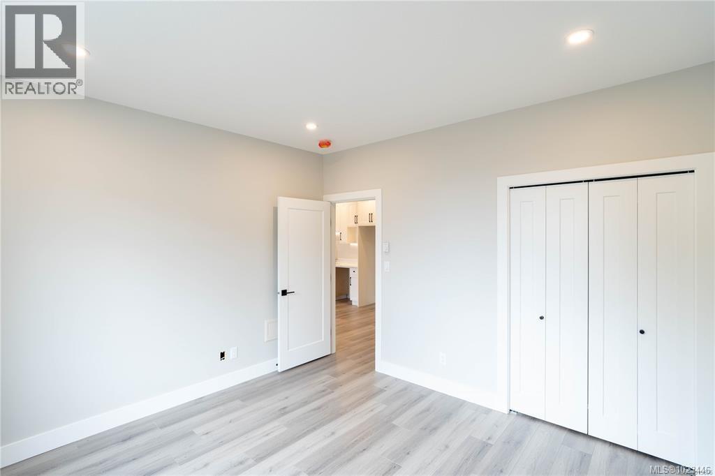 671 Sanderson Rd, Ladysmith