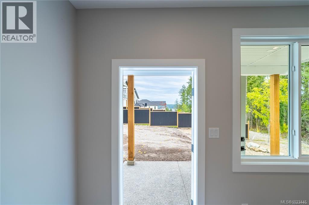 671 Sanderson Rd, Ladysmith