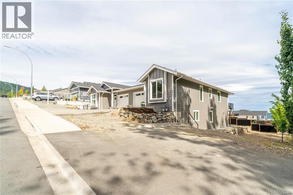 671 Sanderson Rd, Ladysmith