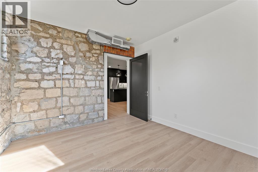 #102 247 BROCK STREET - 22