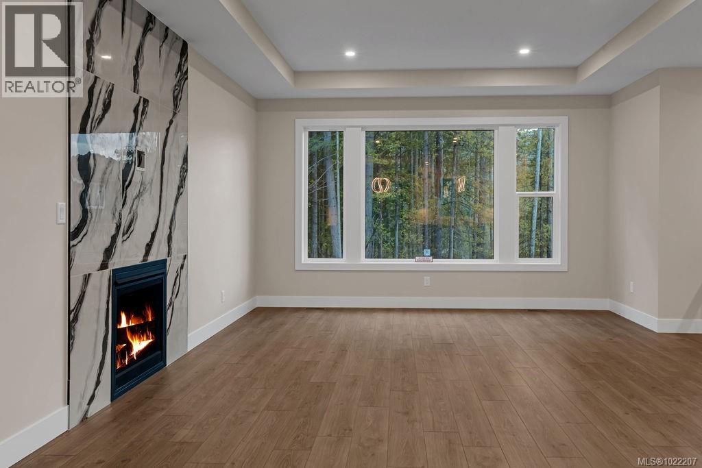 811 Stringer Way, Ladysmith