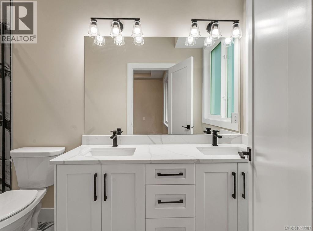 811 Stringer Way, Ladysmith