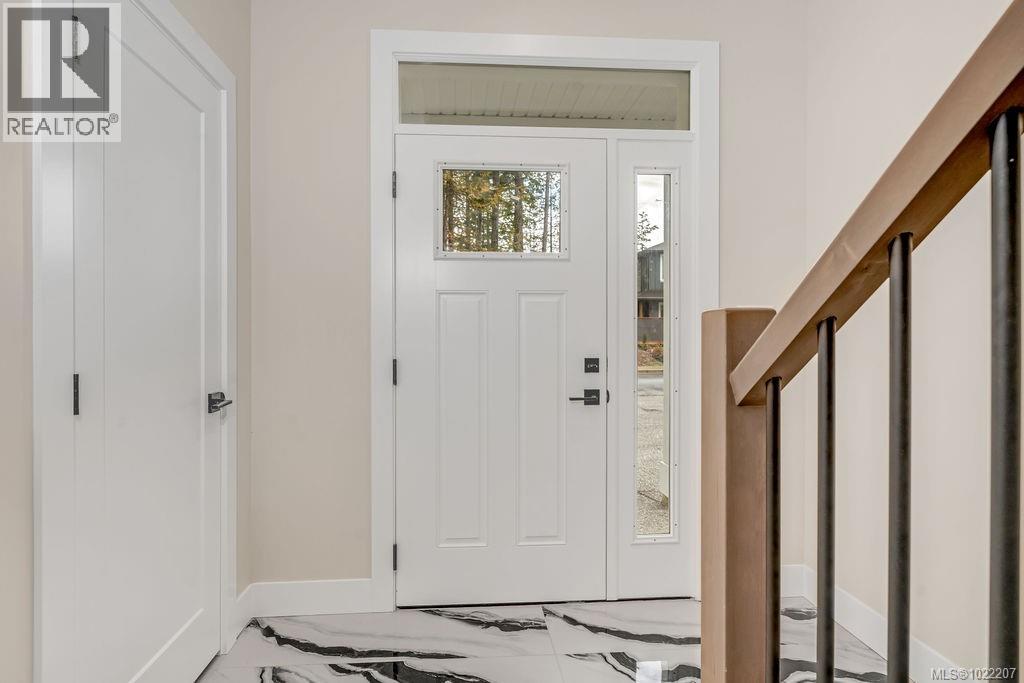 811 Stringer Way, Ladysmith