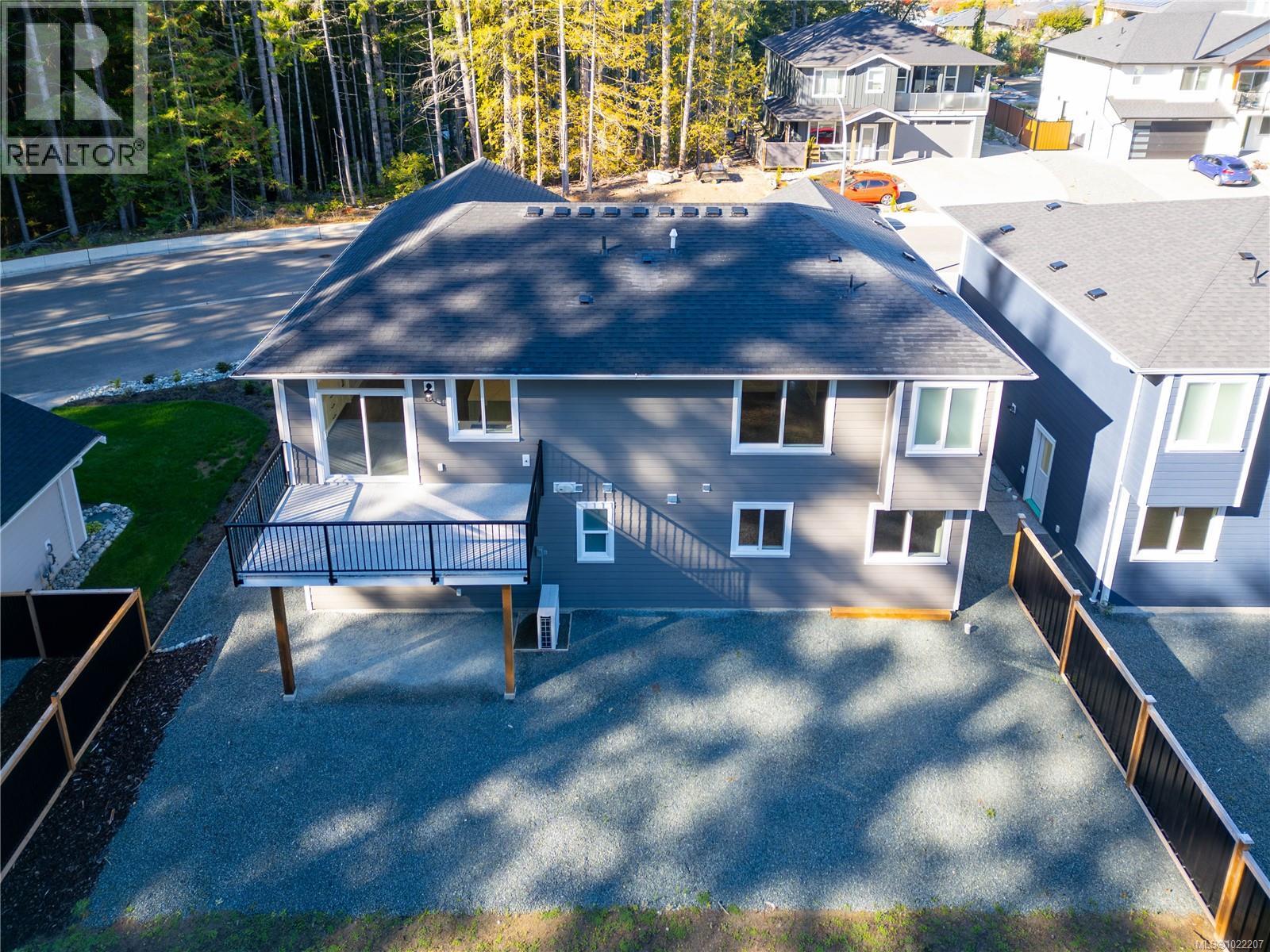 811 Stringer Way, Ladysmith