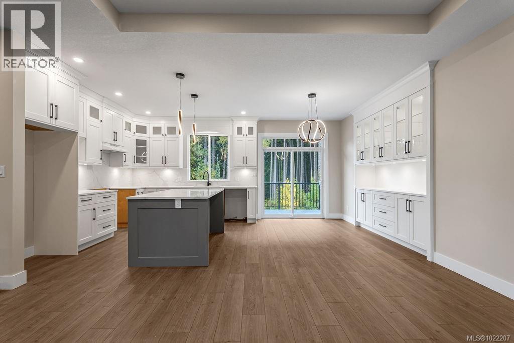 811 Stringer Way, Ladysmith