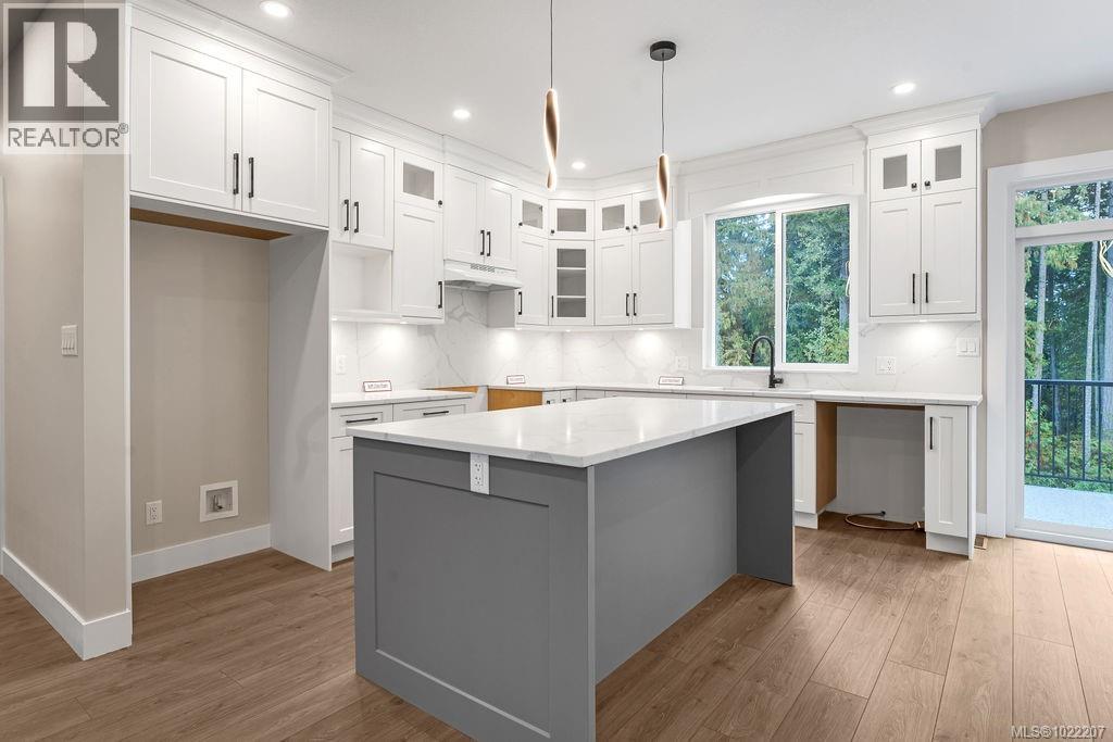 811 Stringer Way, Ladysmith