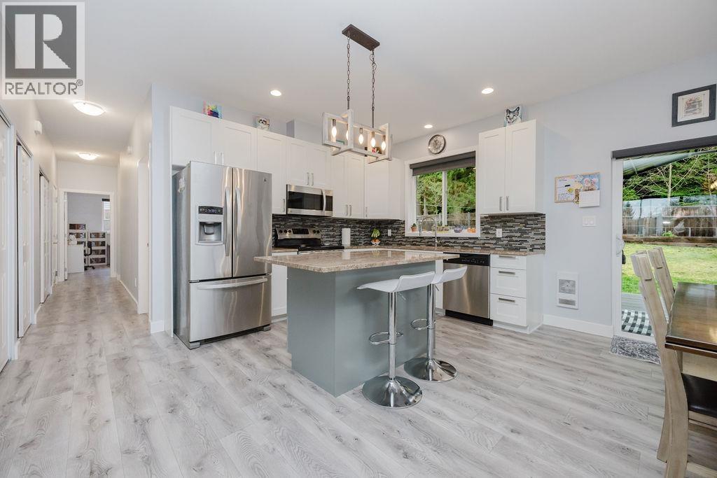 6214 SITKA ROAD, Sechelt