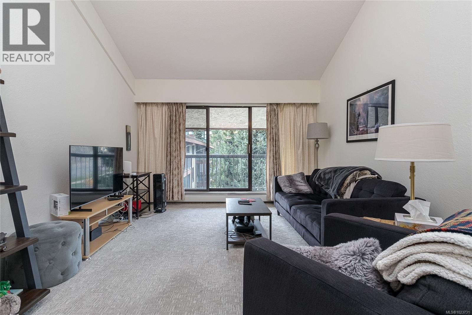 419 1005 McKenzie Avenue, Saanich