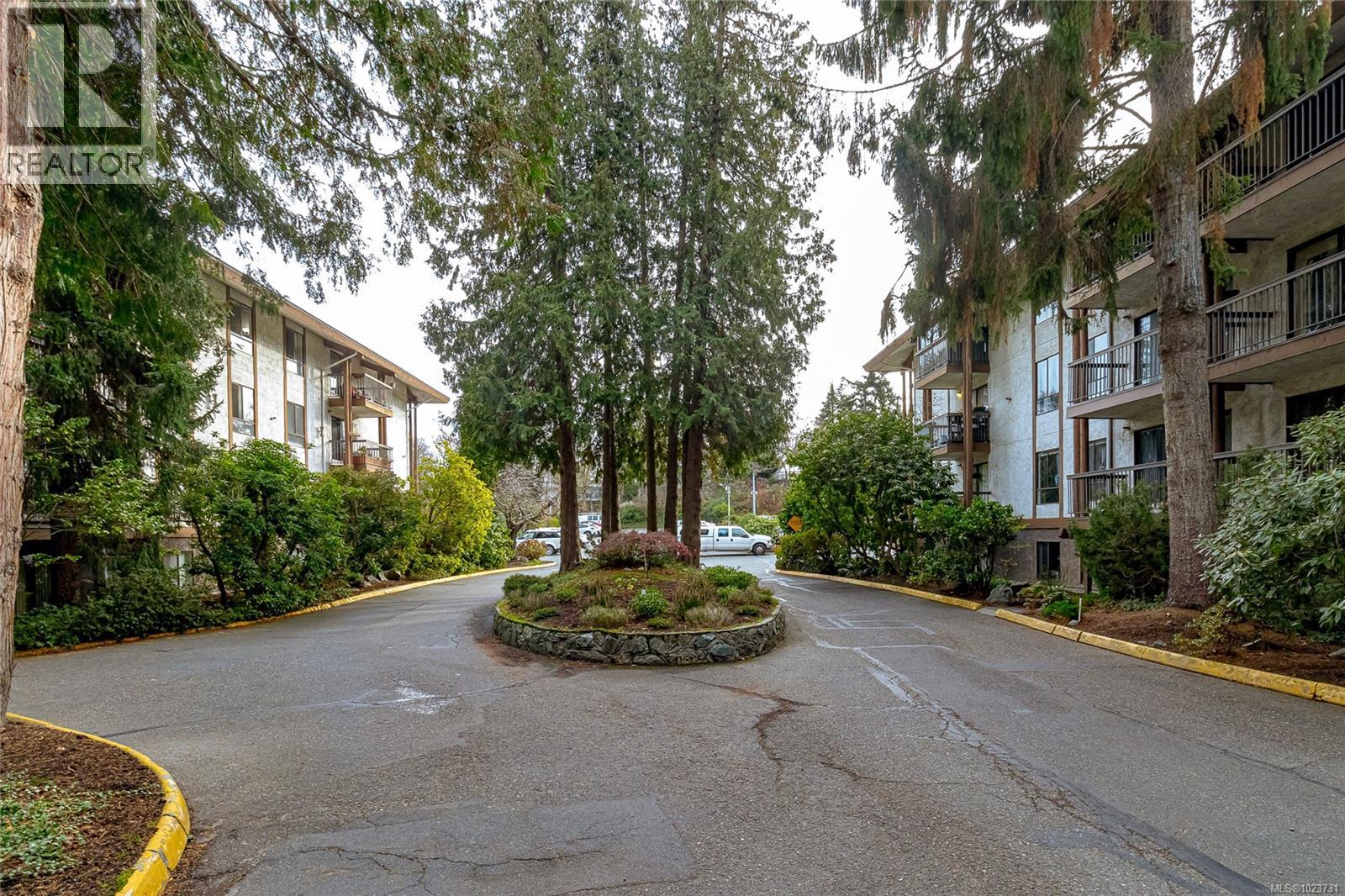 419 1005 McKenzie Avenue, Saanich