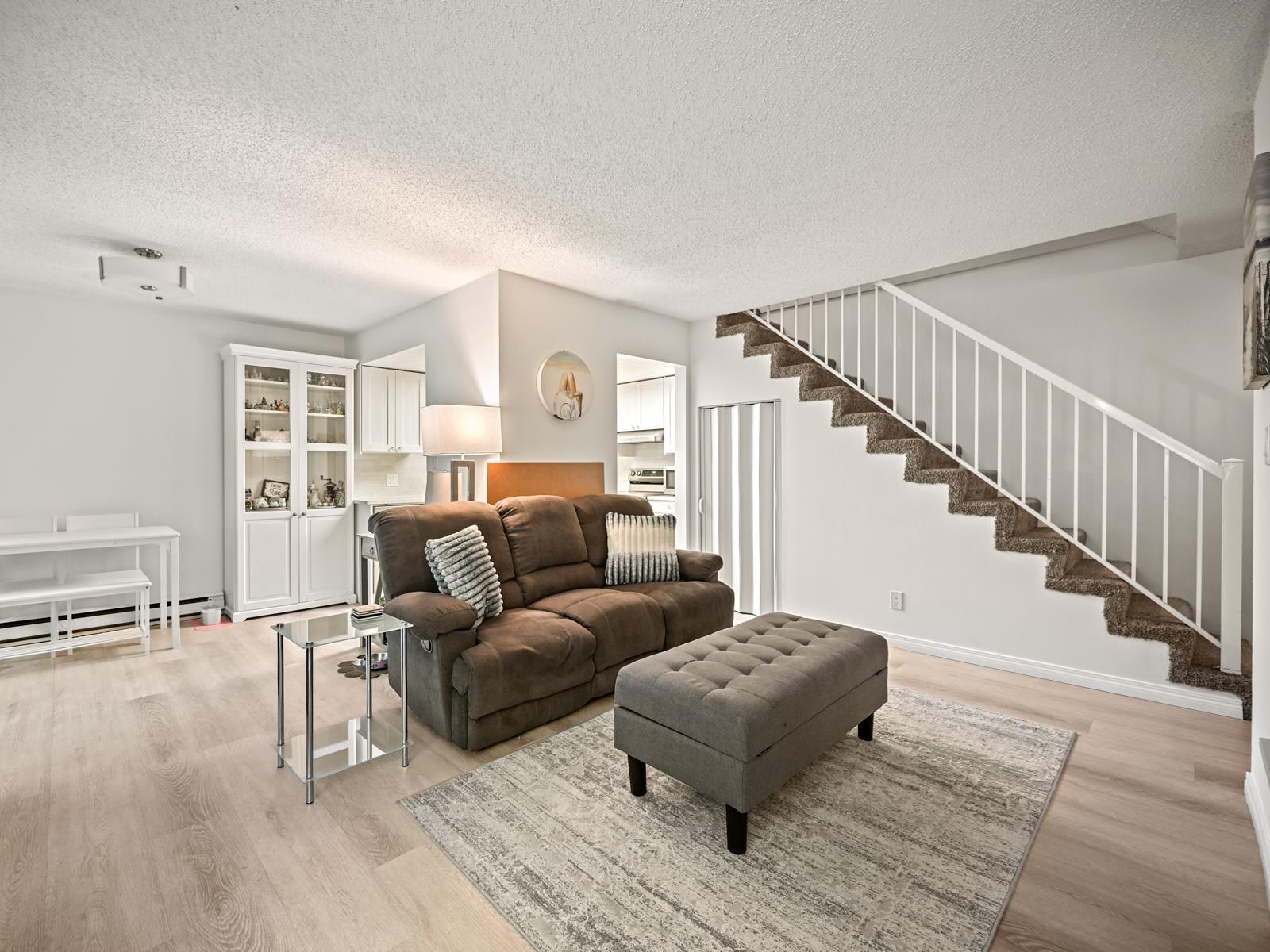 202 7095 133B Street - photo 2