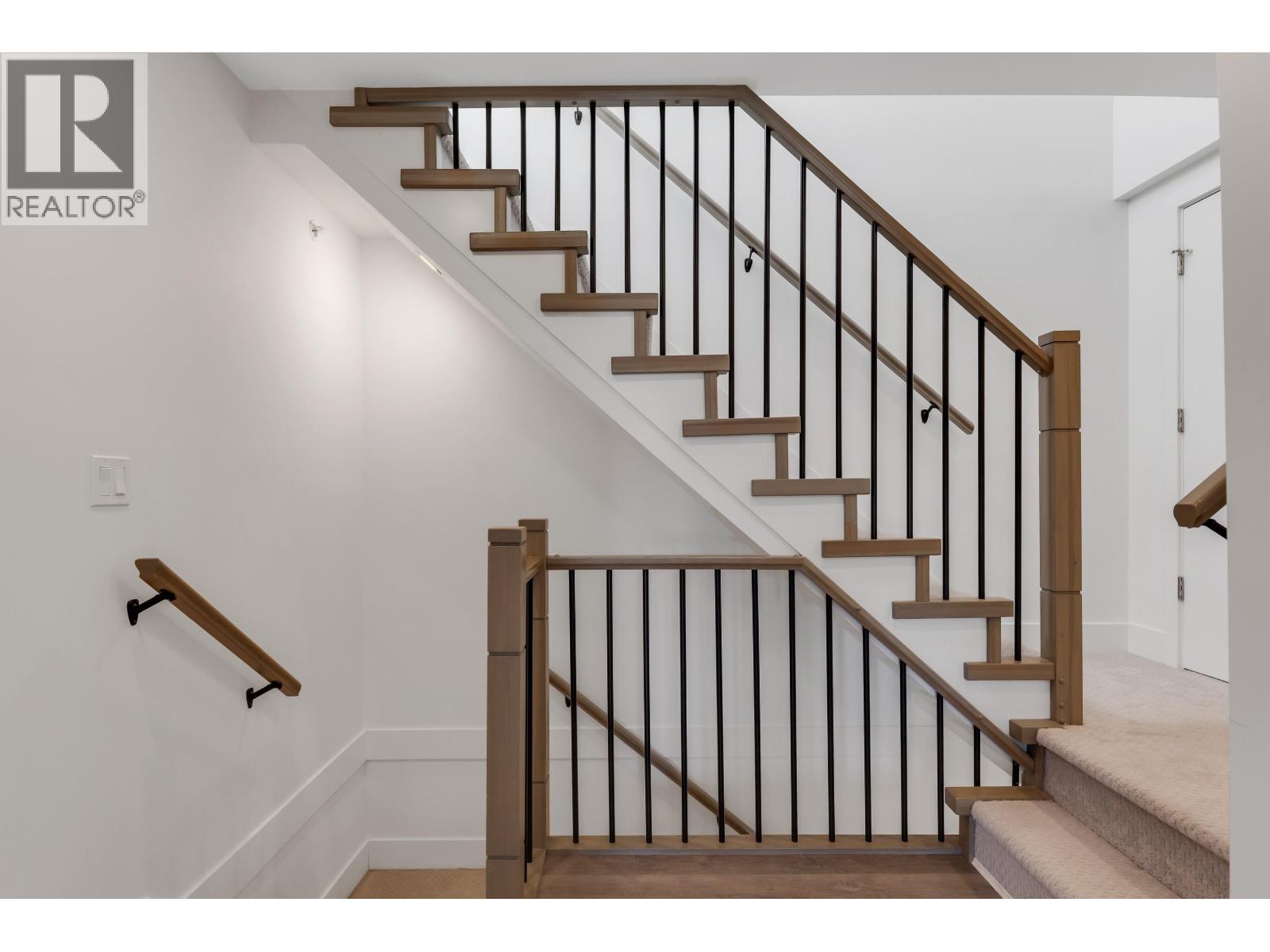 207 37808 THIRD AVENUE, Squamish