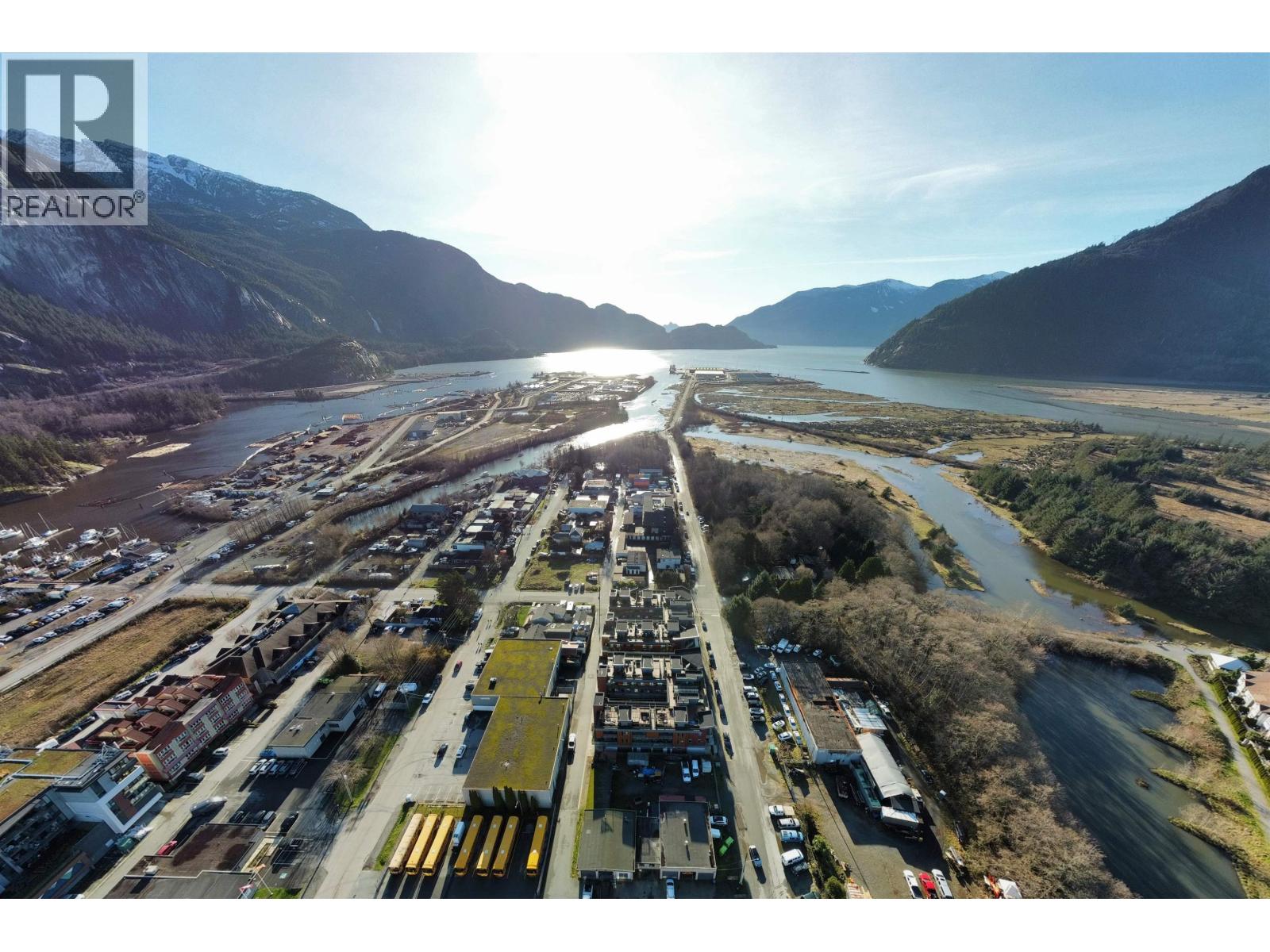 207 37808 THIRD AVENUE, Squamish