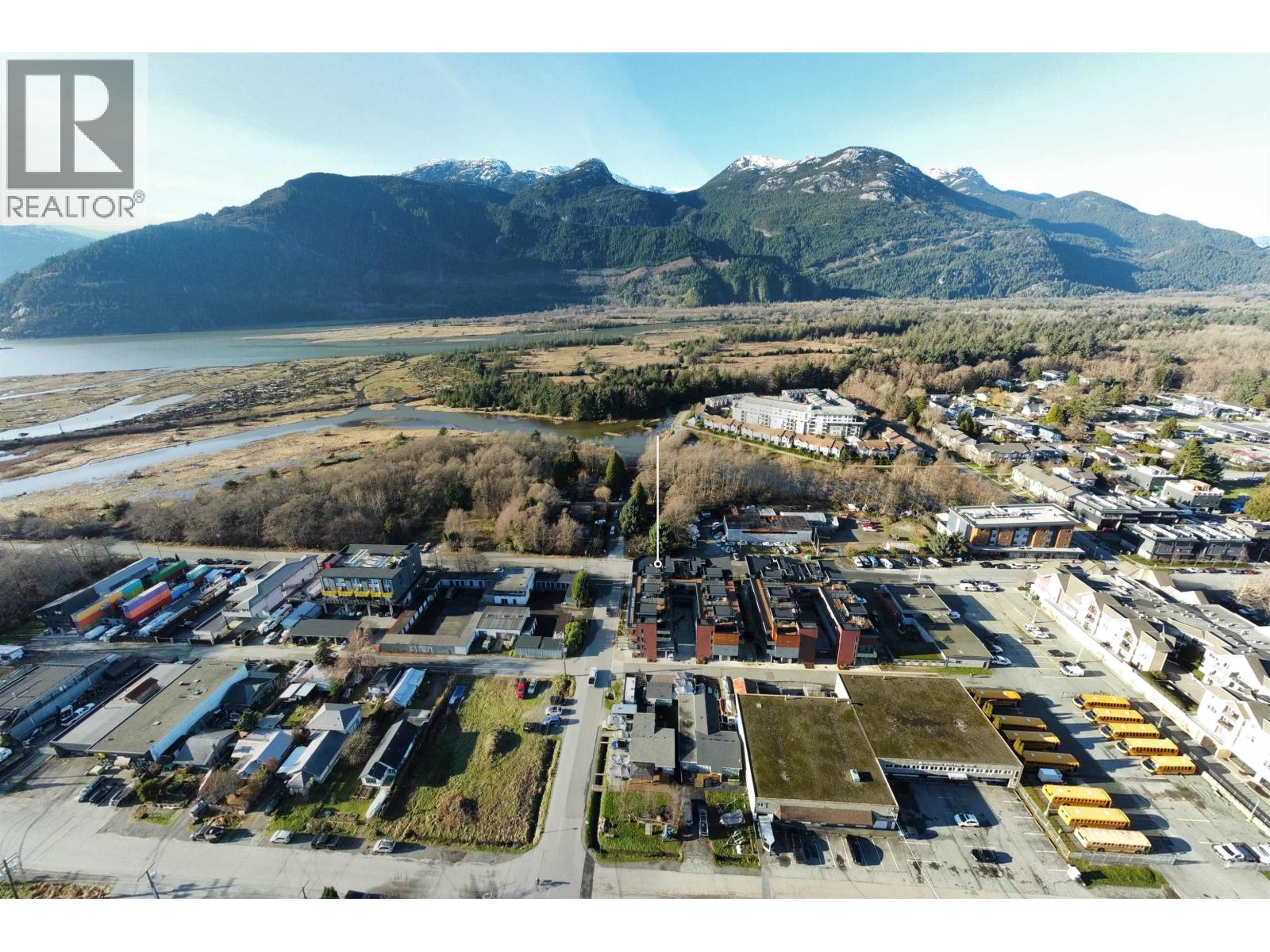 207 37808 THIRD AVENUE, Squamish
