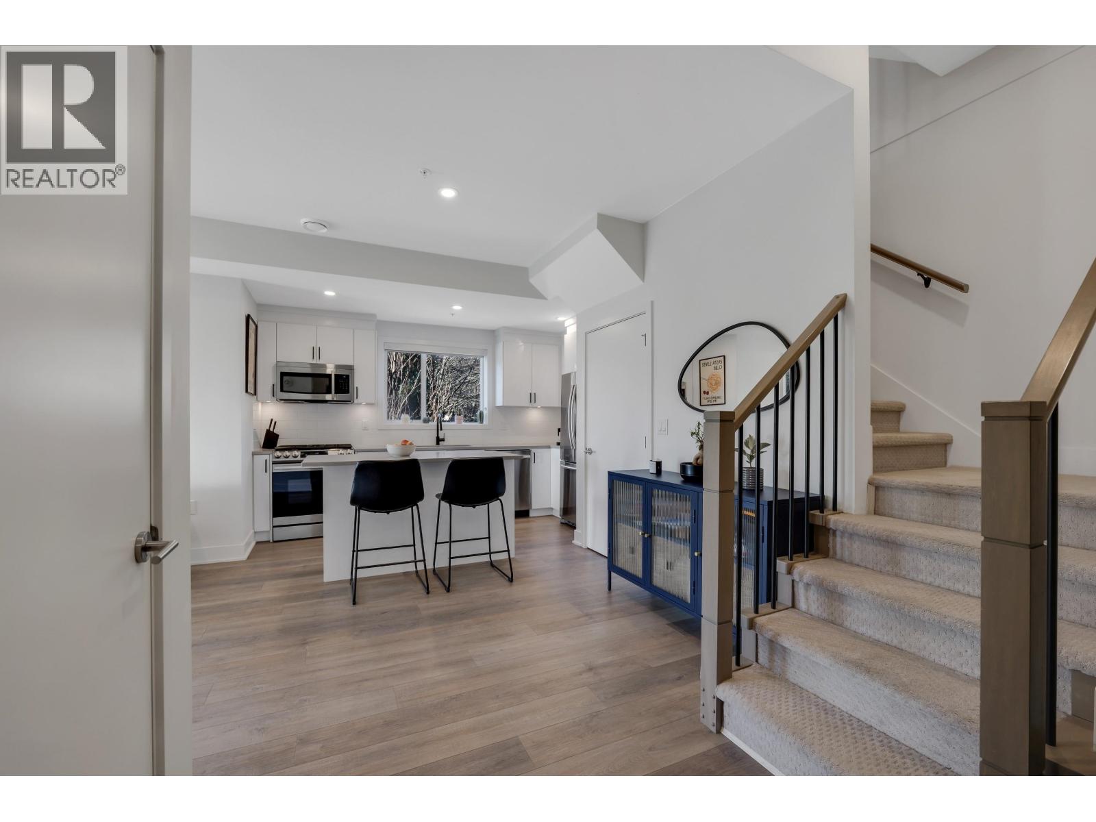 207 37808 THIRD AVENUE, Squamish