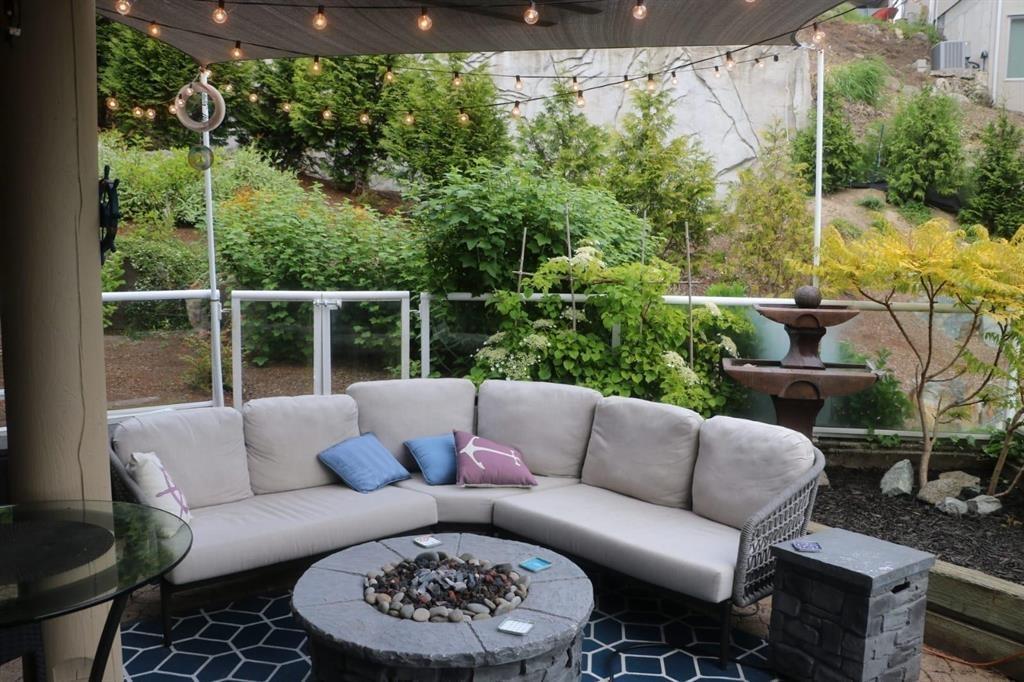 102 15025 VICTORIA AVENUE, White Rock