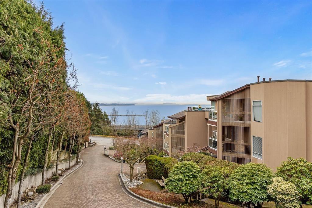 102 15025 VICTORIA AVENUE, White Rock