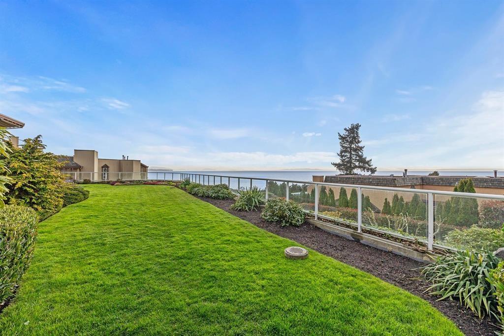 102 15025 VICTORIA AVENUE, White Rock