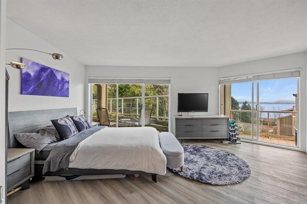 102 15025 VICTORIA AVENUE, White Rock