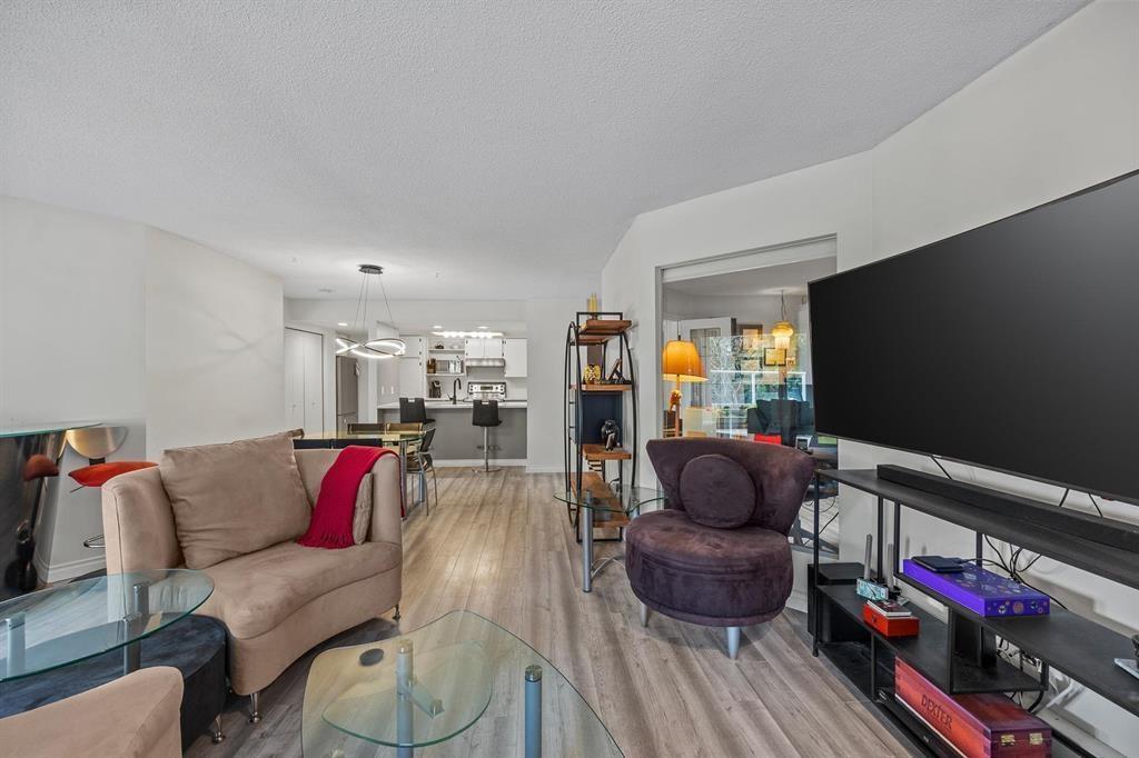 102 15025 VICTORIA AVENUE, White Rock