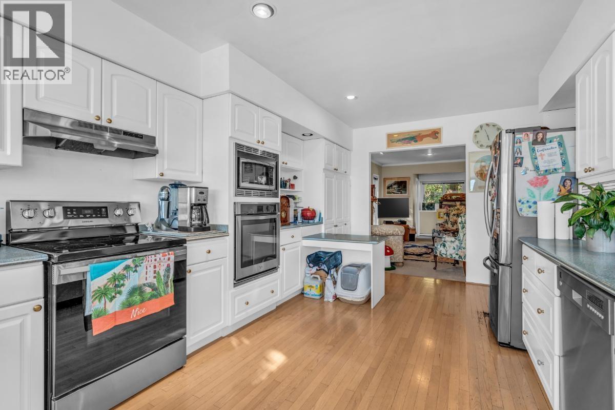 4415 WOODCREST ROAD, West Vancouver