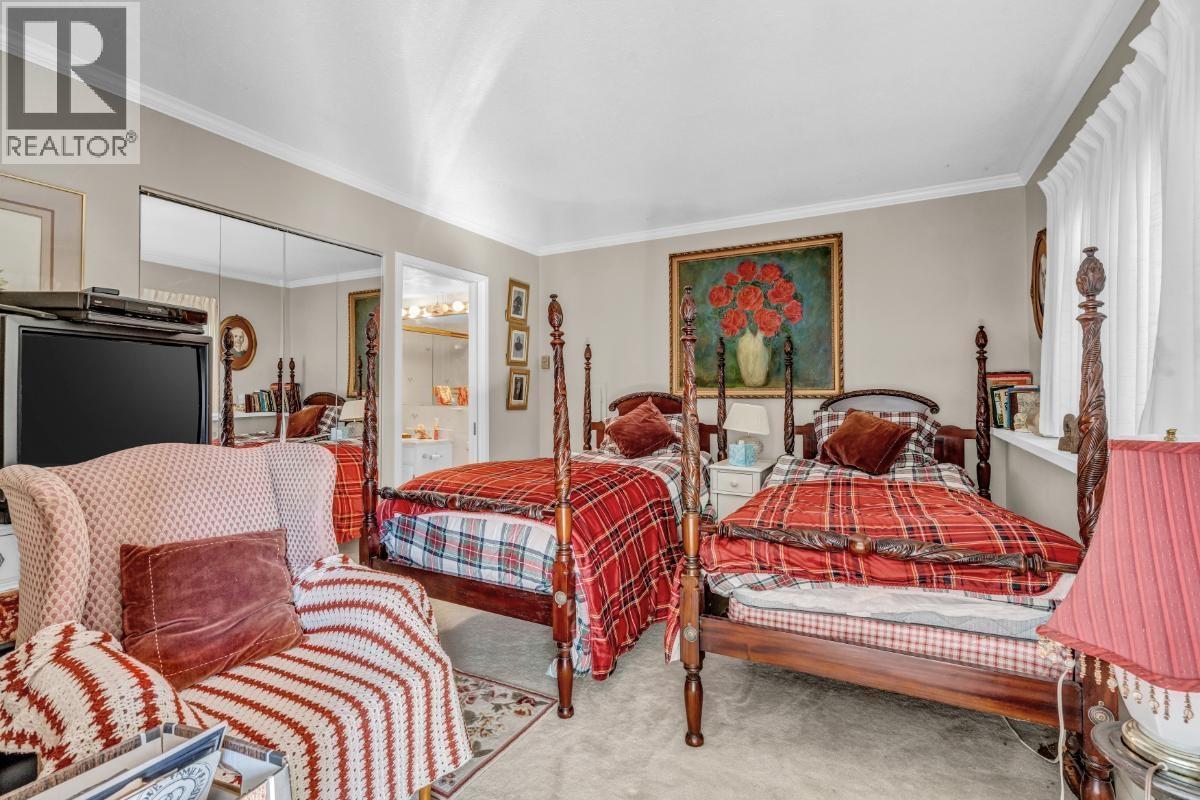 4415 WOODCREST ROAD, West Vancouver