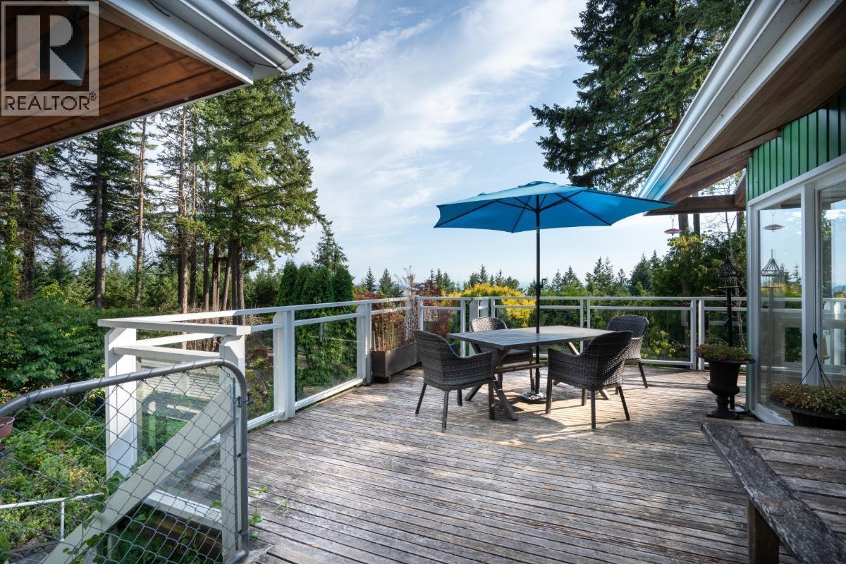 4415 WOODCREST ROAD, West Vancouver